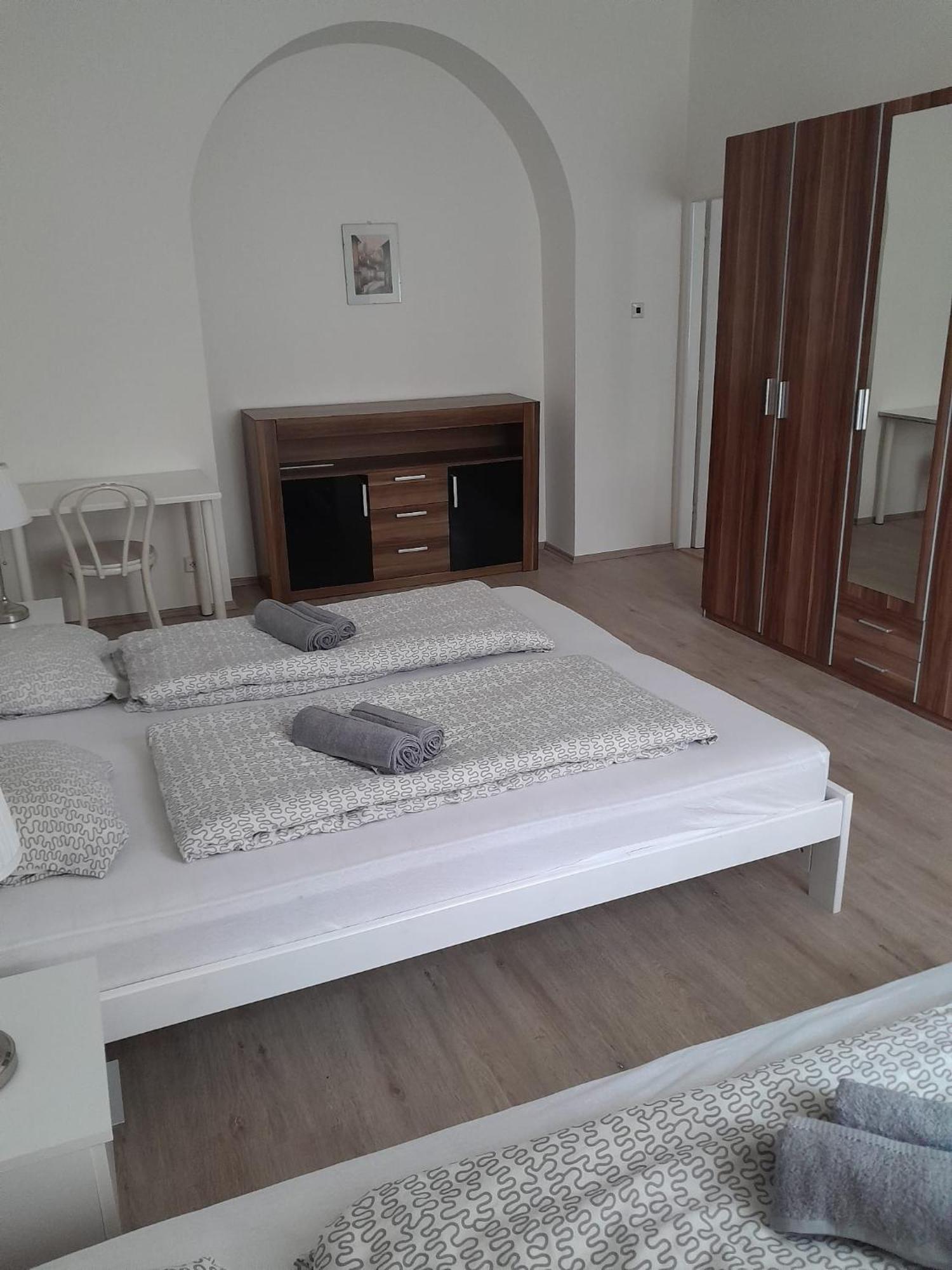 Lubert Apartmany S.R.O Praha Bagian luar foto