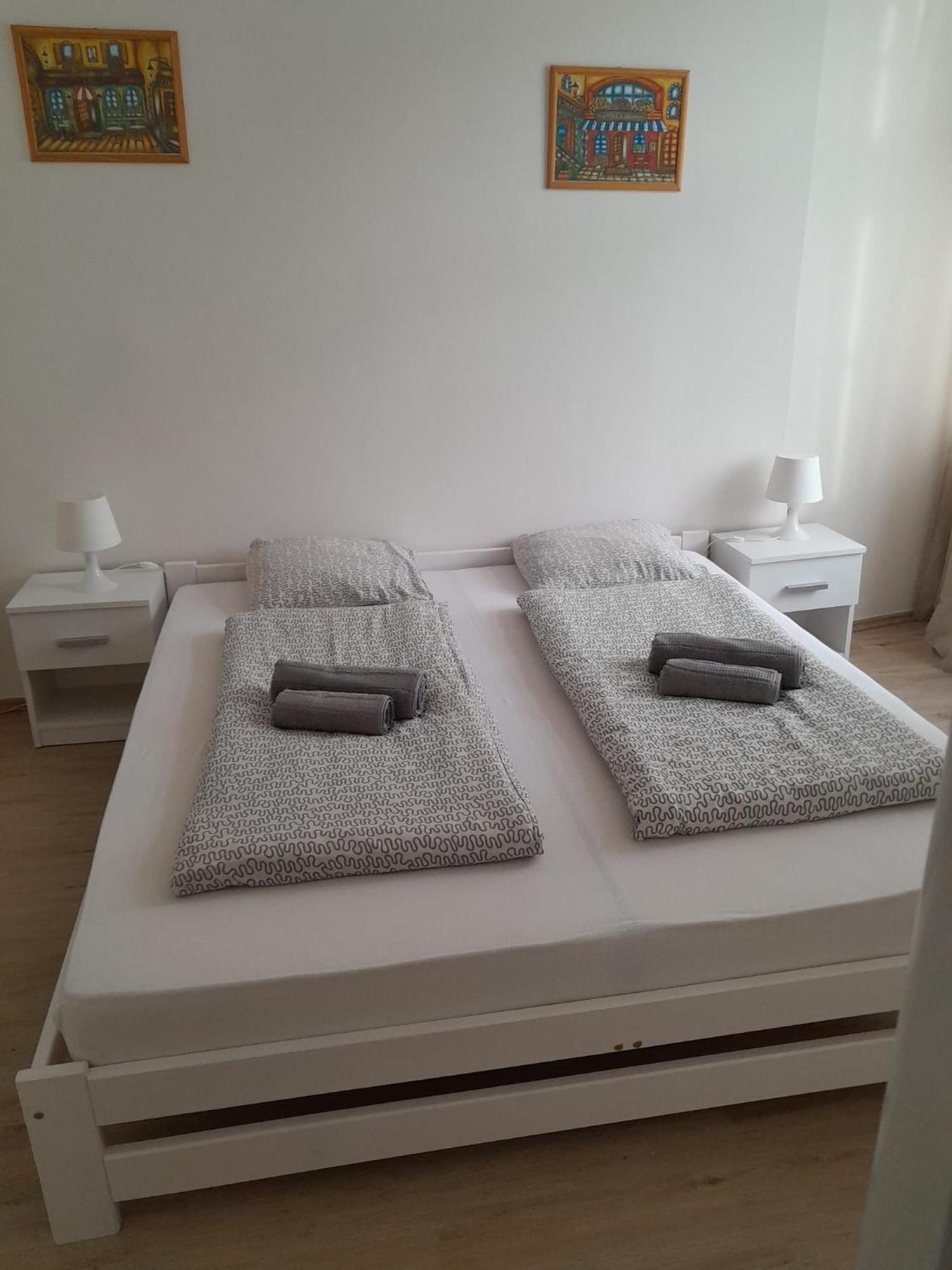 Lubert Apartmany S.R.O Praha Bagian luar foto