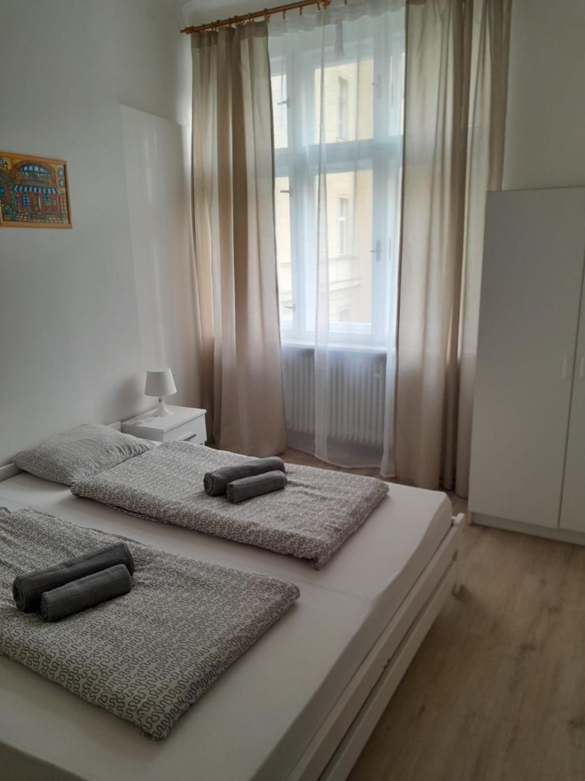 Lubert Apartmany S.R.O Praha Bagian luar foto