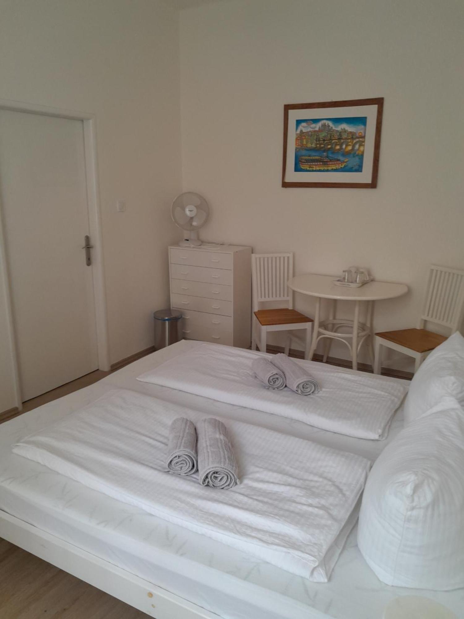 Lubert Apartmany S.R.O Praha Bagian luar foto