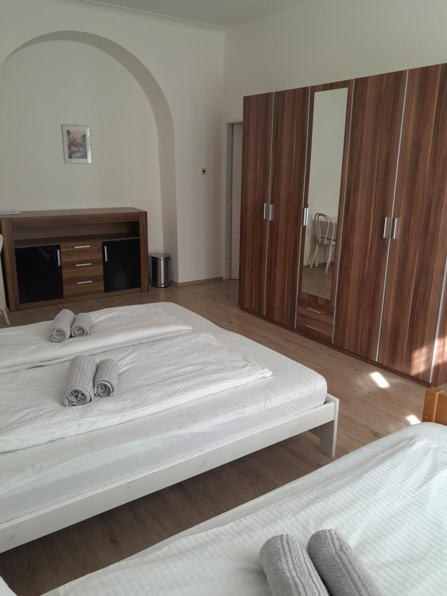 Lubert Apartmany S.R.O Praha Bagian luar foto